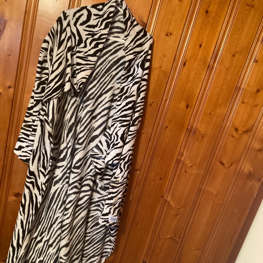 Size X-Large Womens house coat Snuggie with hood Very big like a blanket - Picture 1 of 3